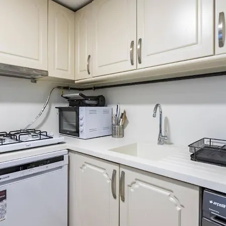 Beautiful Bright 3bd15bath Central House! #345 بيت للعطل اسطنبول