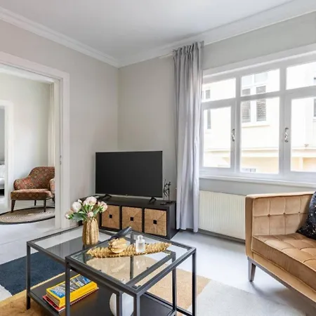 Beautiful Bright 3bd15bath Central House! #345