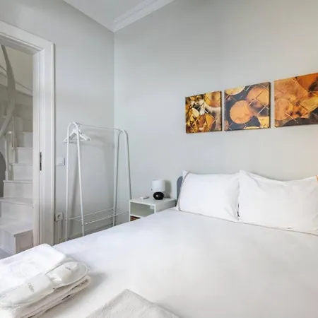 Beautiful Bright 3bd15bath Central House! #345 別荘 イスタンブール