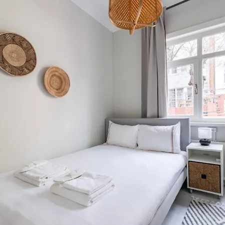 Beautiful Bright 3bd15bath Central House! #345 Istanbul