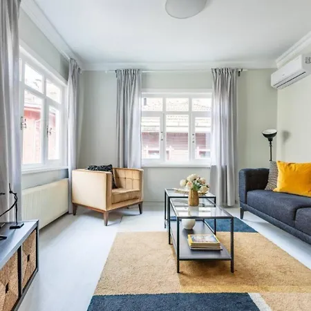 Beautiful Bright 3bd15bath Central House! #345